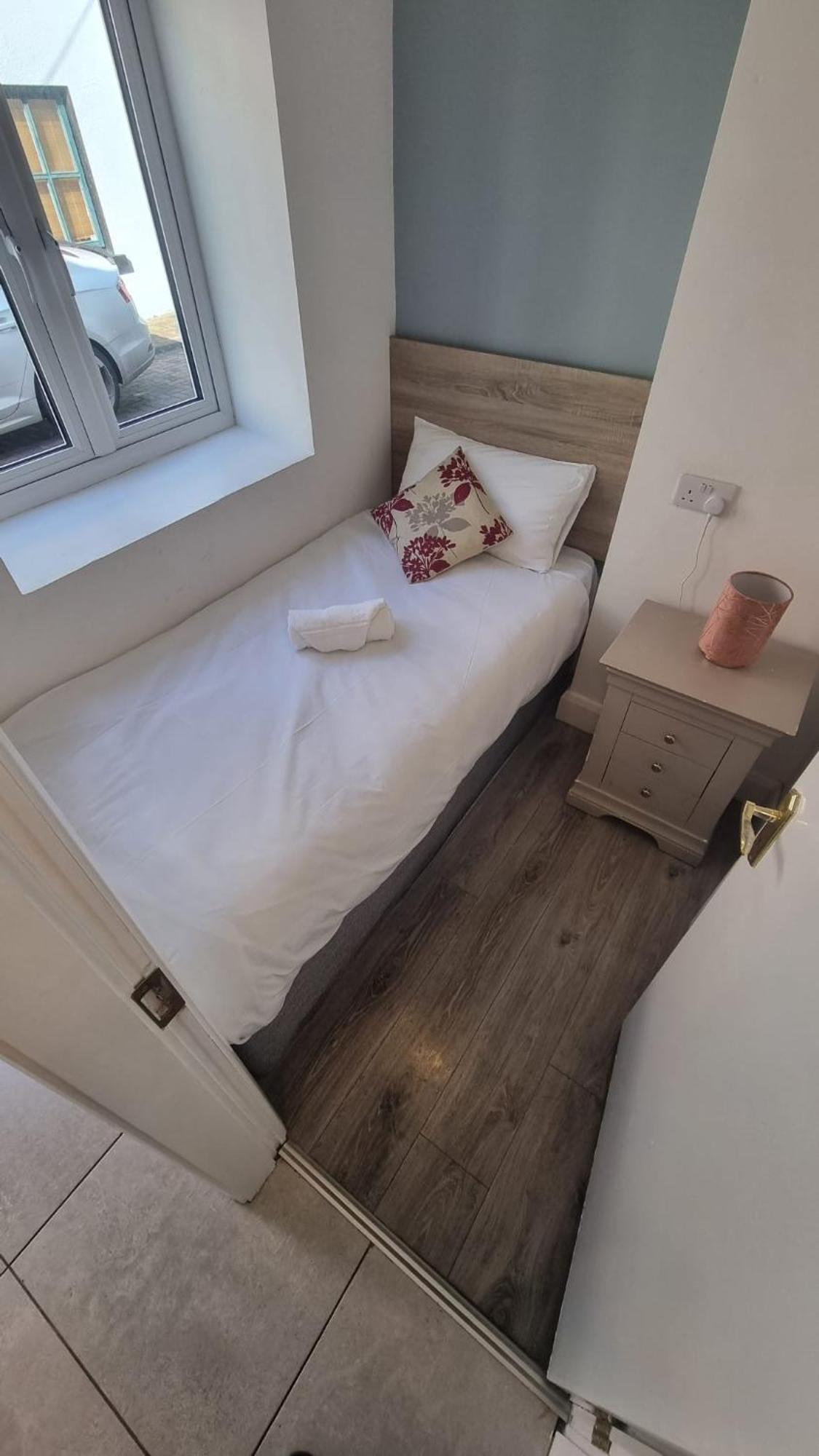 Eyre Square Lane Budget Rooms 골웨이 외부 사진