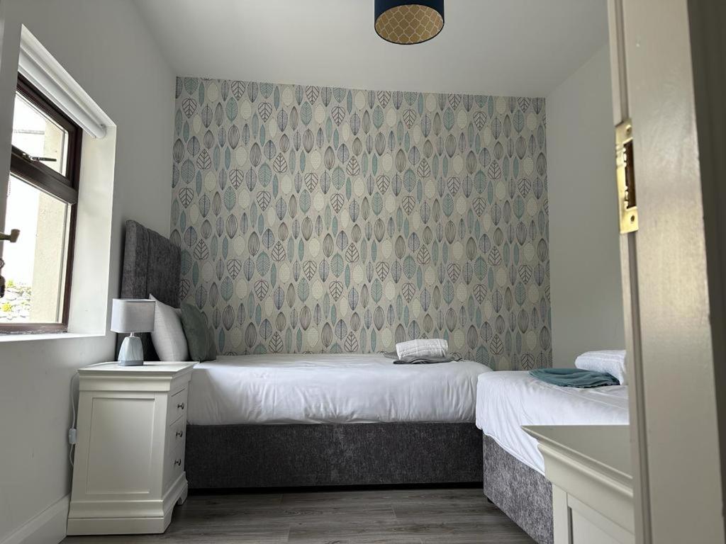 Eyre Square Lane Budget Rooms 골웨이 외부 사진